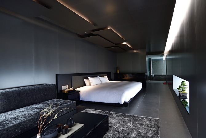 MOGANA Black Room